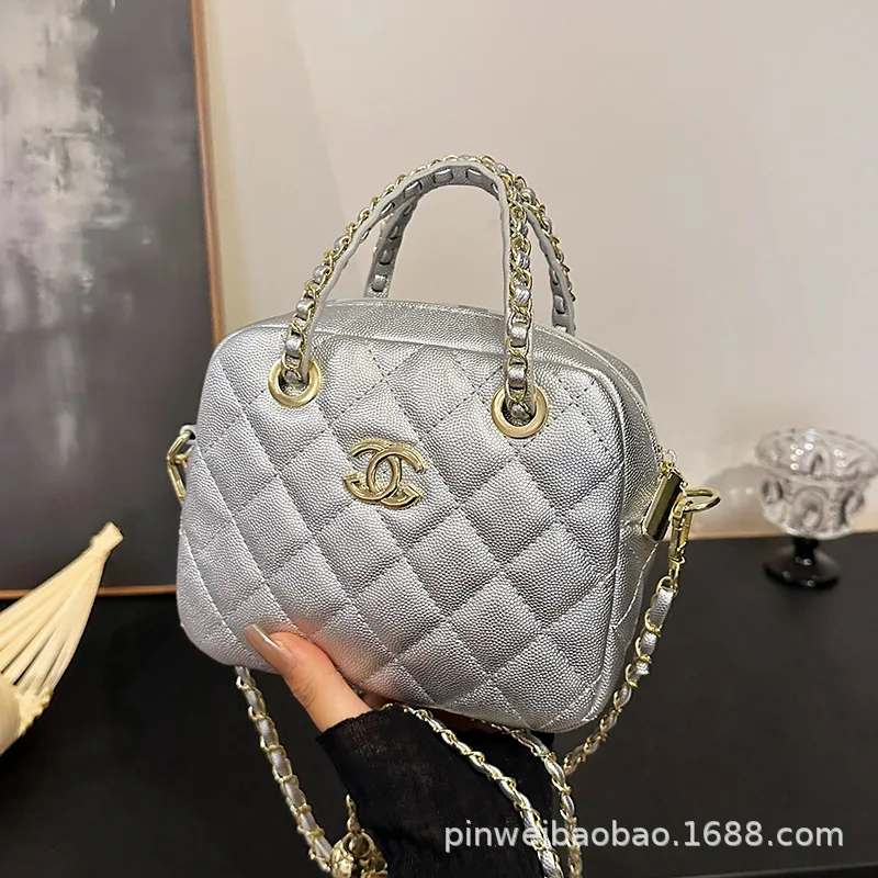 

2025 New! Euro-American Fashion Diamond Chain Bag - Retro Trend Small Square Single Shoulder Messenger Phone Bag
