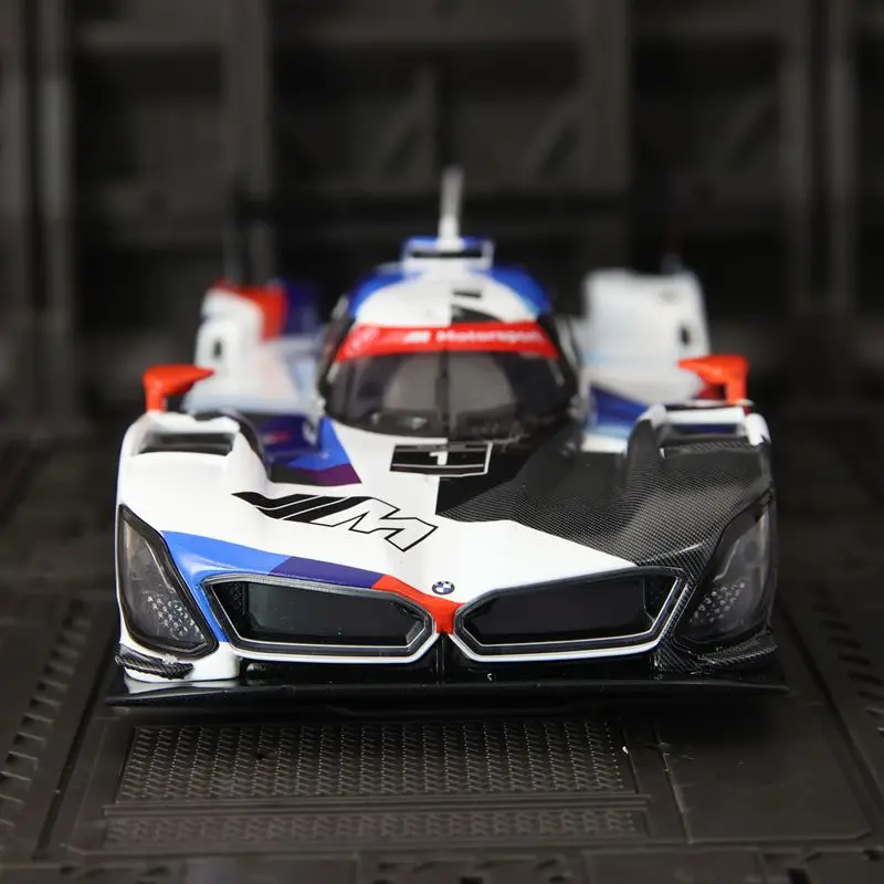 CCA 1:24 BMW M Hybrid V8 Model samochodu ze stopu metalu z dźwiękiem i światłem, odpowiedni do kolekcjonowania i może być prezentem dla przyjaciół.