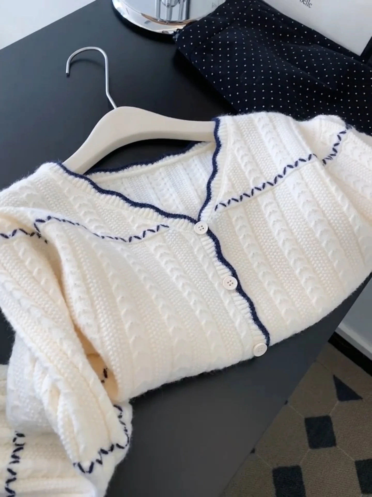 سترة محبوكة طويلة من Color Blo للسيدات أوائل الخريف 2025 سترة جديدة للتخسيس على شكل جوية من الخشب سترة علوية مفتوحة #4