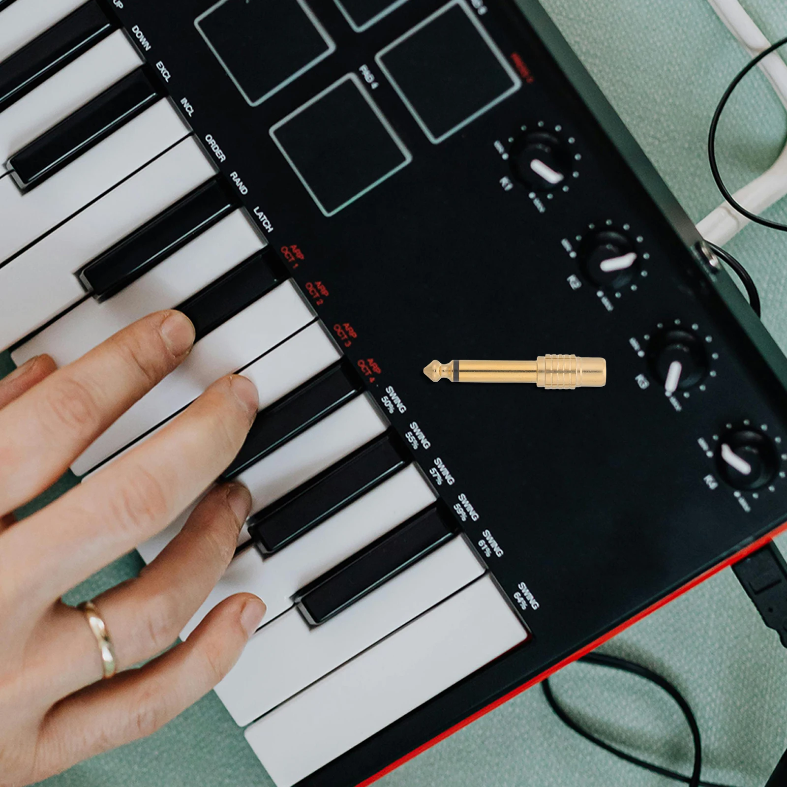 

Audio Adapter 6.5mm Male to 3.5mm Female Metal Stereo Jack Converter for Guitar Piano Amplifier Speaker Headphone Jack