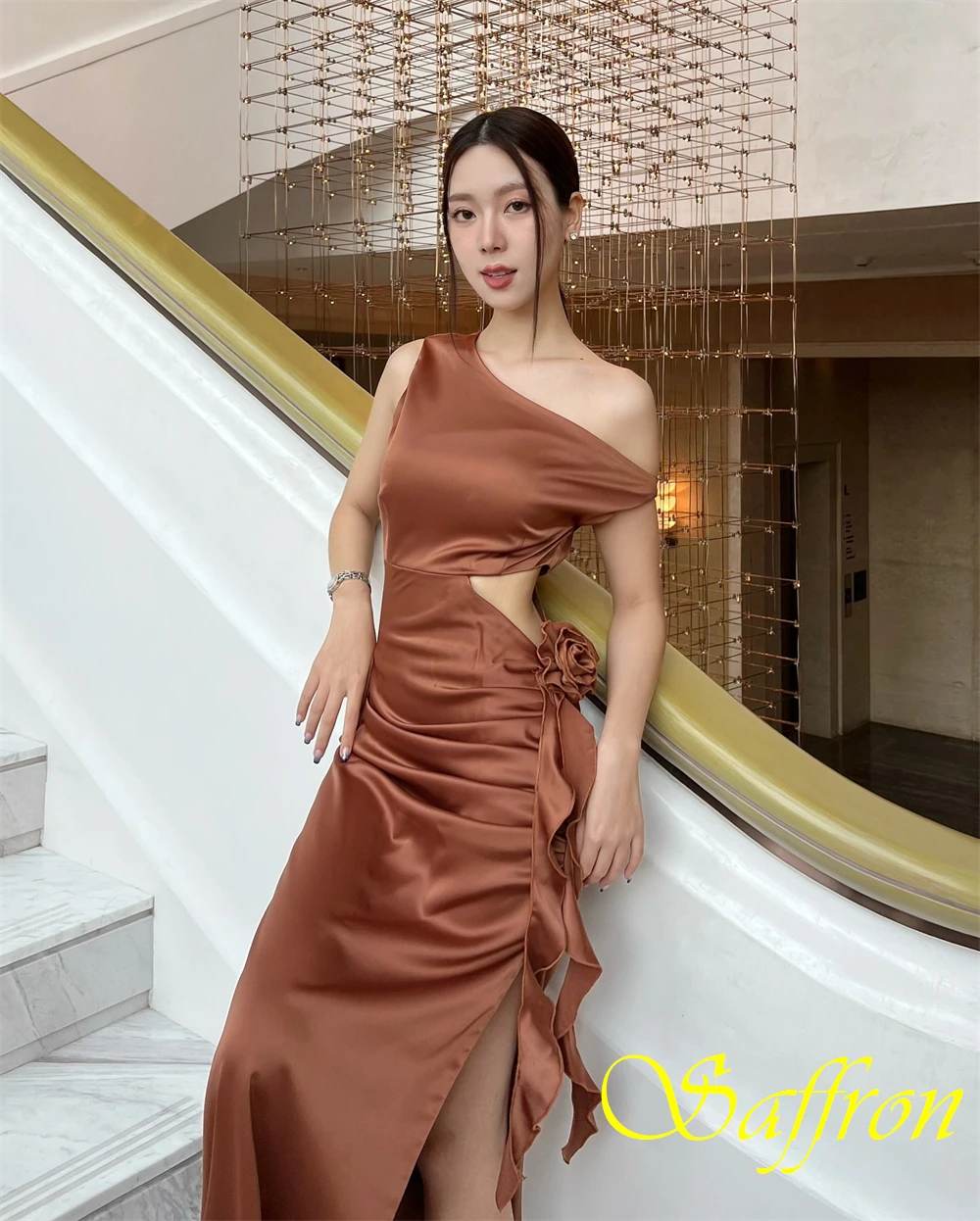 تخصيص مثير الساتان الجانب الشق مساء اللباس رشيقة الزهور فساتين حفلة موسيقية أزياء قارب الرقبة مستقيم فساتين المناسبات الخاصة