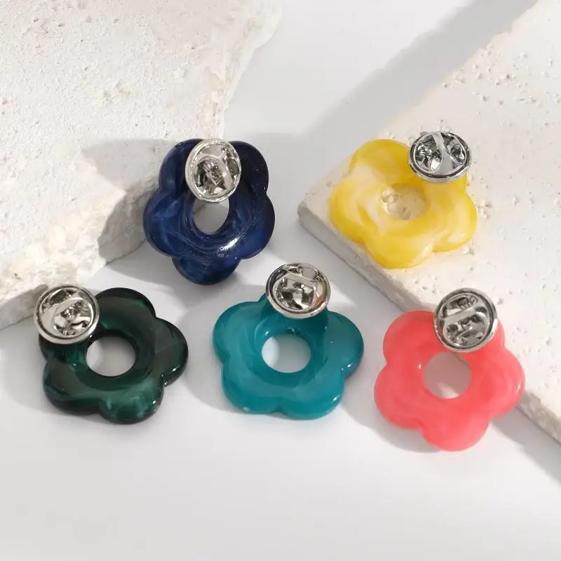 New Hollow Flower Glasses Brooch Neutral Minimalist Small Flower Suit Pin Dual Use Glasses Holder Versatile Anti-Lost Jewelry