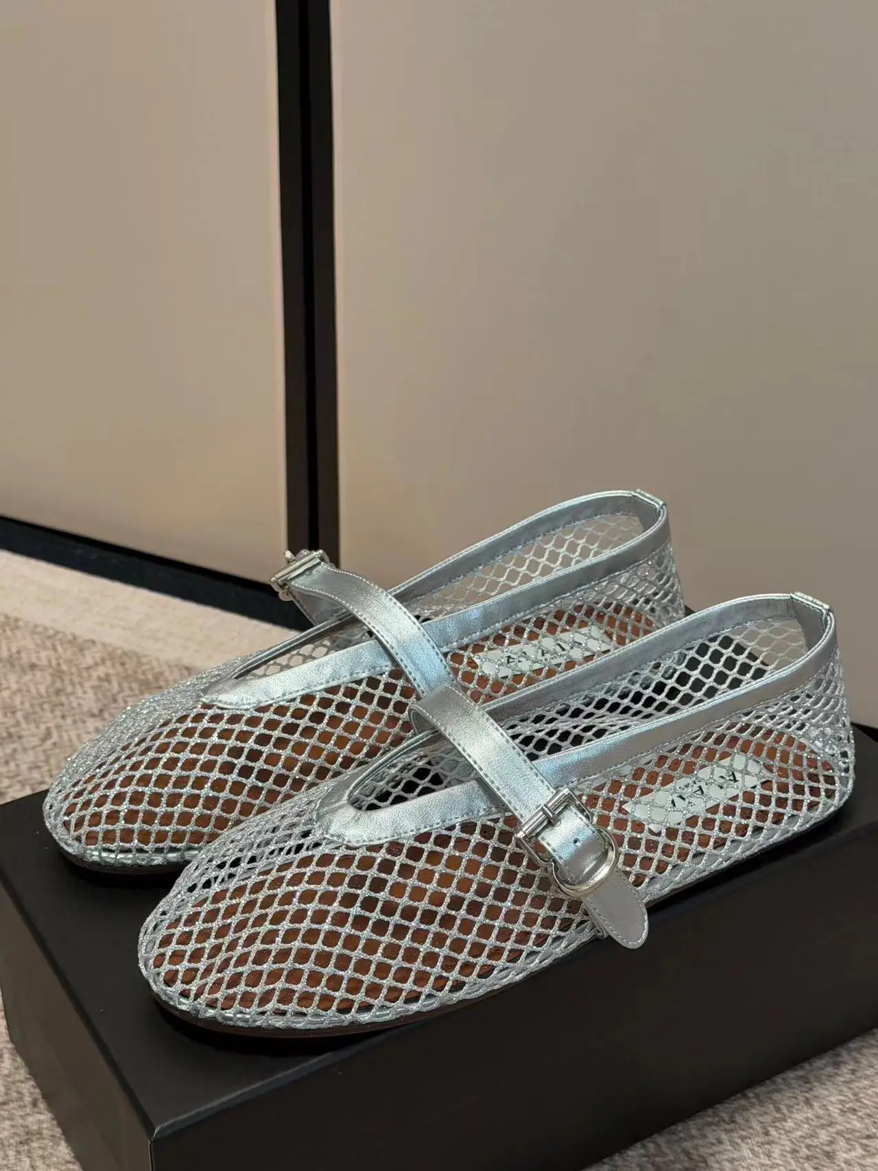 Ins Top Blogger Favorite Fishnet Leather Flat Mules French High-end Elegant Pointed-Toe T-Strap Mary Jane Ballet Shoes Luxury Breathable Summer Sandals