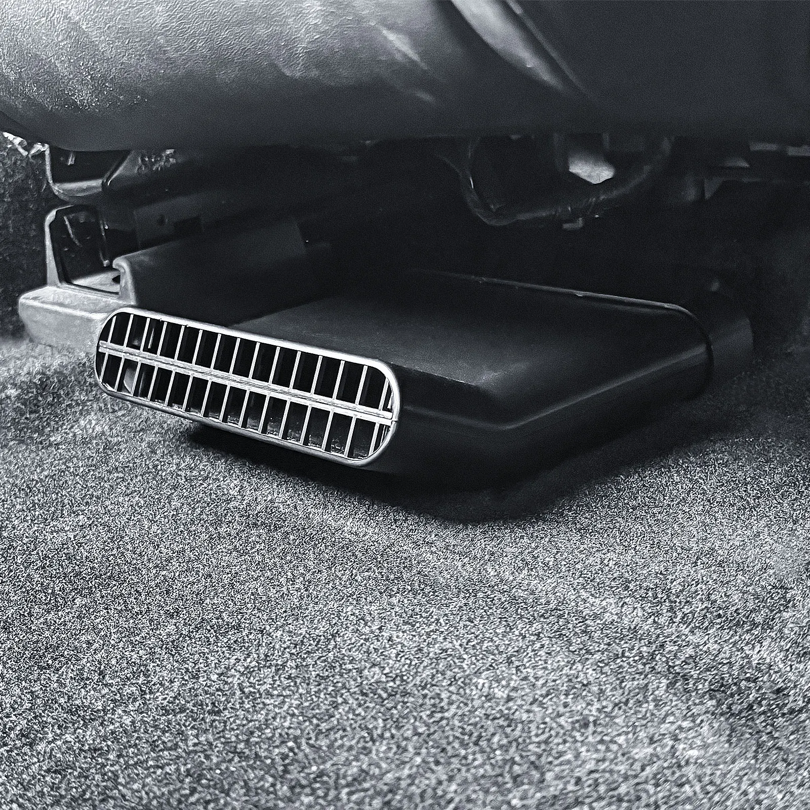 

Under Seat Vent Extender for Ford Bronco 2021-2026 4-Door Rear Air Outlet Deflectors Redirect Airflow Vent Extender Accessories