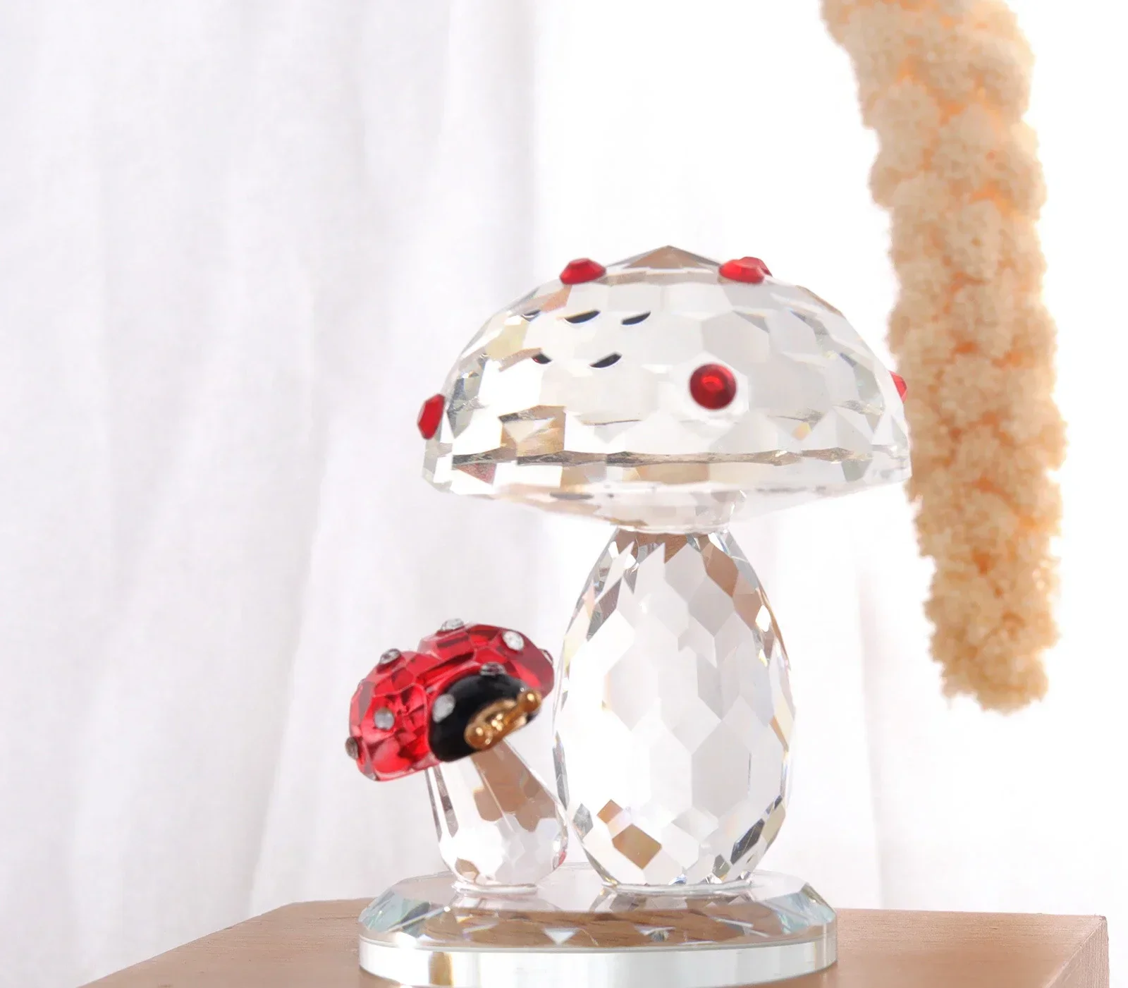 Small Mushroom Ladybug Clear Crystal Ornaments Creative Crafts Office Ornaments June 1 Children's Birthday Gifts