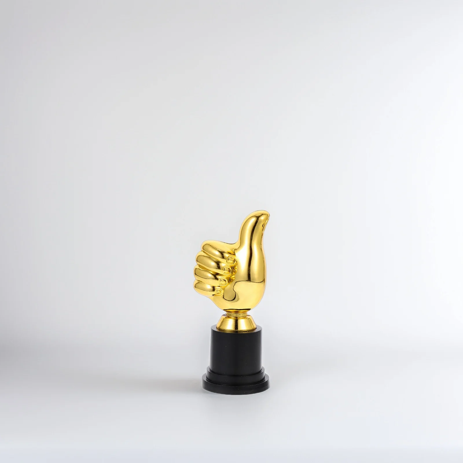 

1pcs Plastic Trophy Award Decor For Classroom Sports Banquet Day Competition Party Favor Gift Trophy