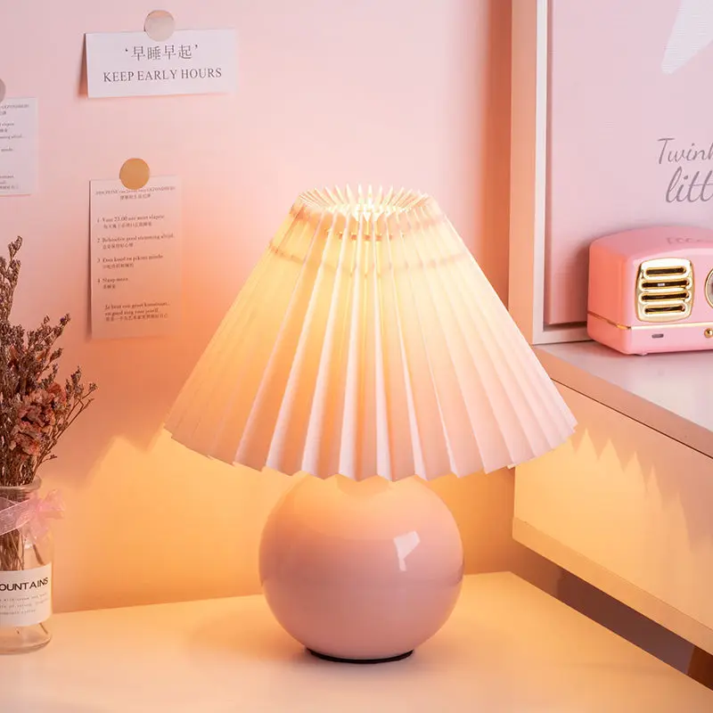 

Ceramic Pleated Table Lamp Bedroom INS Girl Nordic Bedside Lamp Creative Retro Fabric Night Light