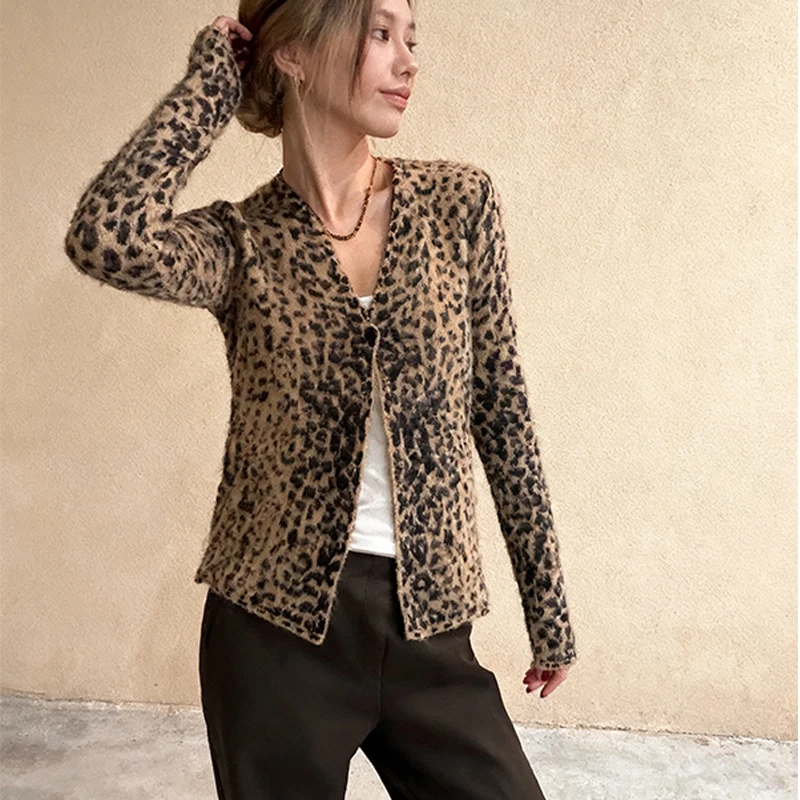 

2025 Y2K Streetwear Knitted Cardigan Sweater Fashion Leopard Print Women Hot Girl Sexy Breated Vneck Long Sleeve Cardigan Mohair