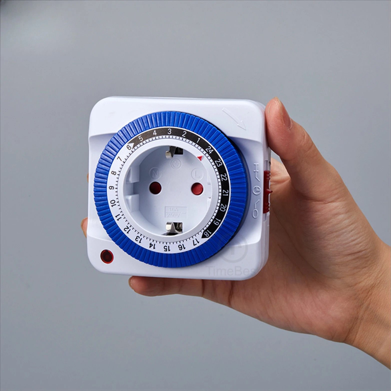Mechanical timer household intelligent timing socket 24-hour cycle appointment switch automatic power-off source