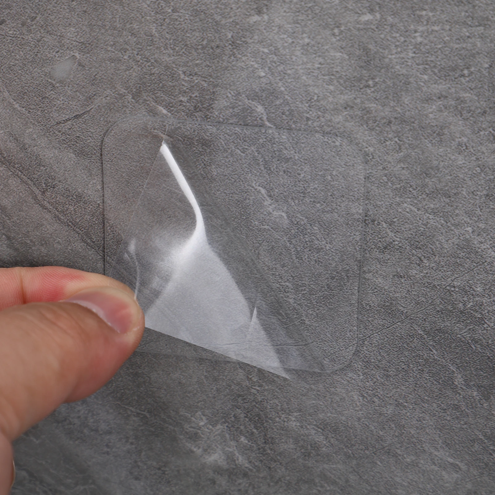 

40Pcs Transparent Double Sided Adhesive Pads Clear Mounting Squares Strong Wall Mounted Tape for Damage Free Hanging Lightweight