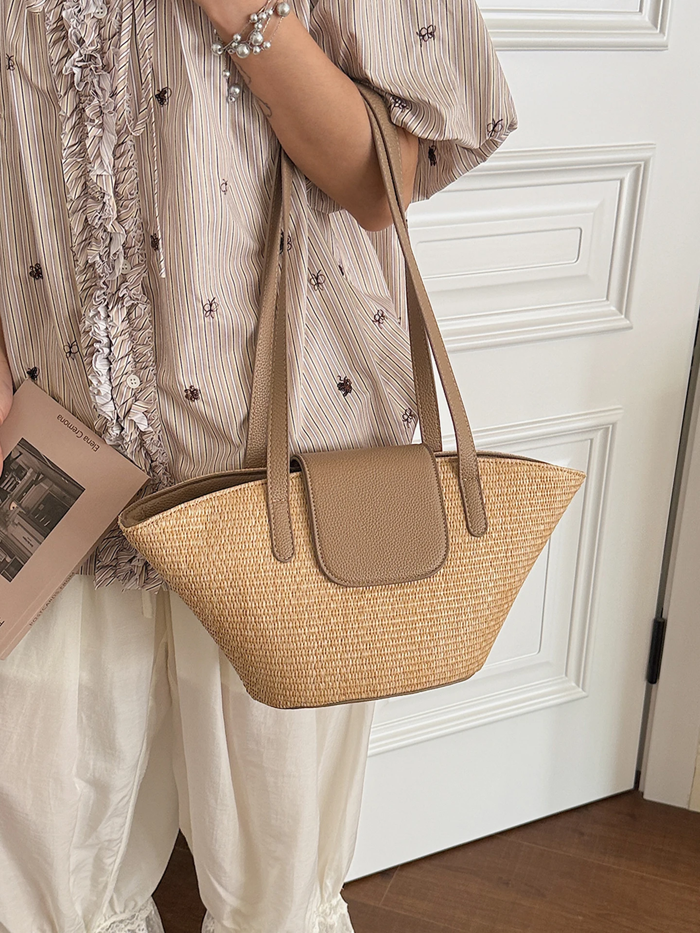 

Handwoven Straw Bucket Bag Women's Large Capacity Summer Vacation Shoulder Bag Fashionable Spring Summer Beach Holiday Bag