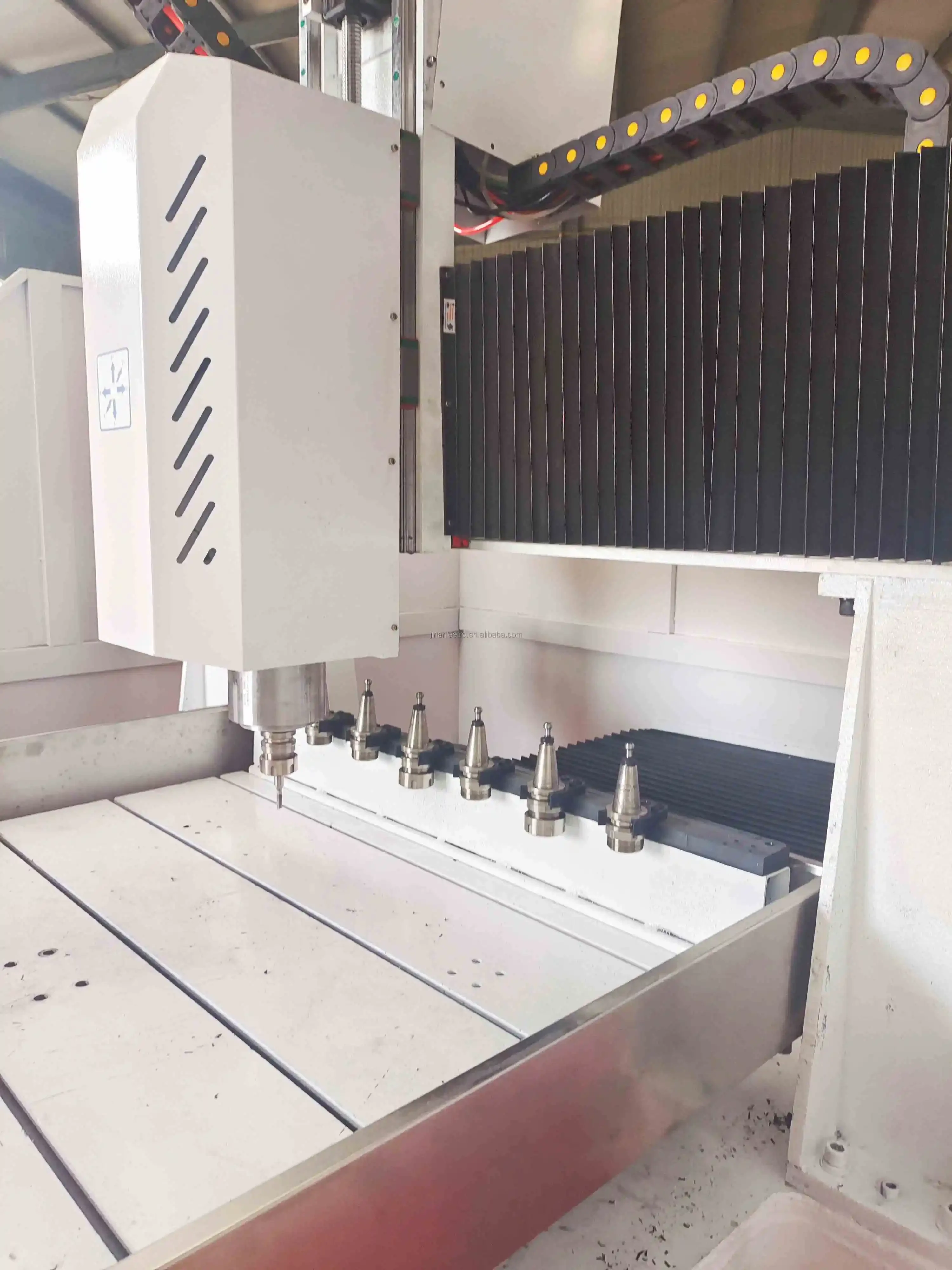 CNC Router Machine Parts 380V 3 Phase ER32 Size CNC Router 4.5kw 5.5kw Wood Water Cooling Spindle
