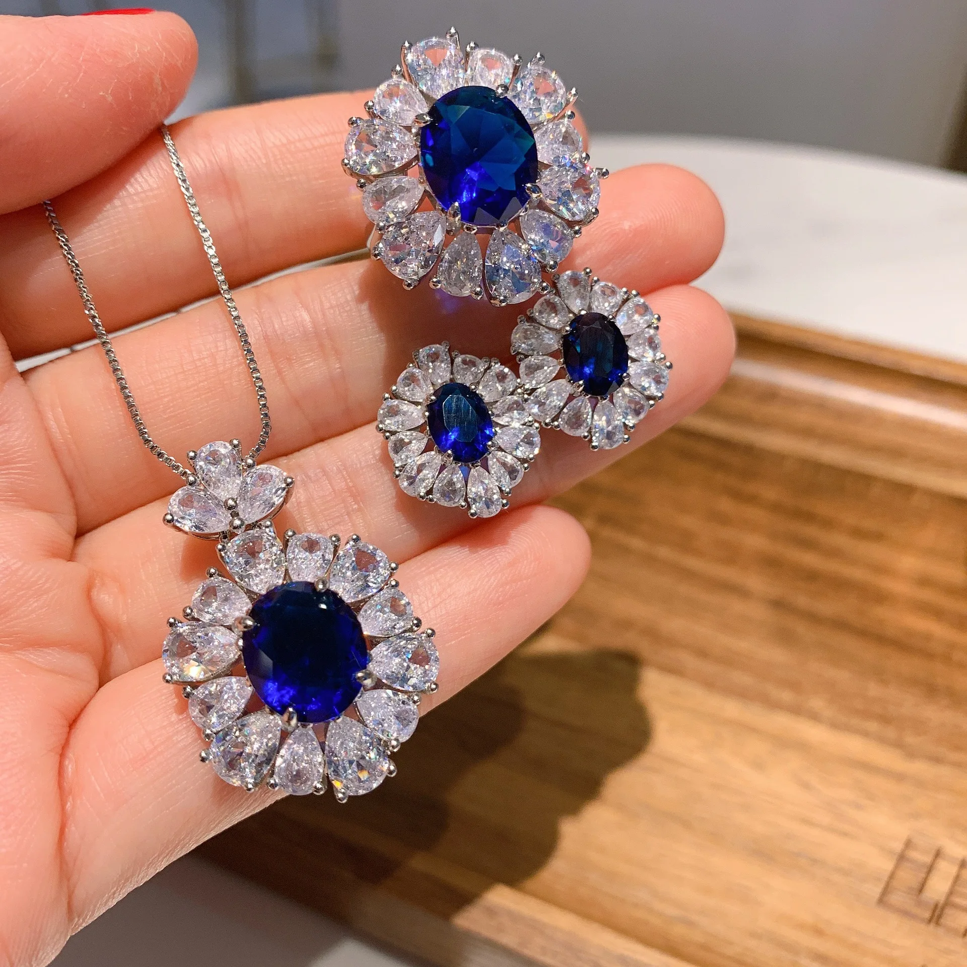 

Claw inlaid Tanzanite Blue Crystal Sunflower Pendant Necklace Earring Adjustable Ring Gift for Women Fashion Luxury Jewelry Gift