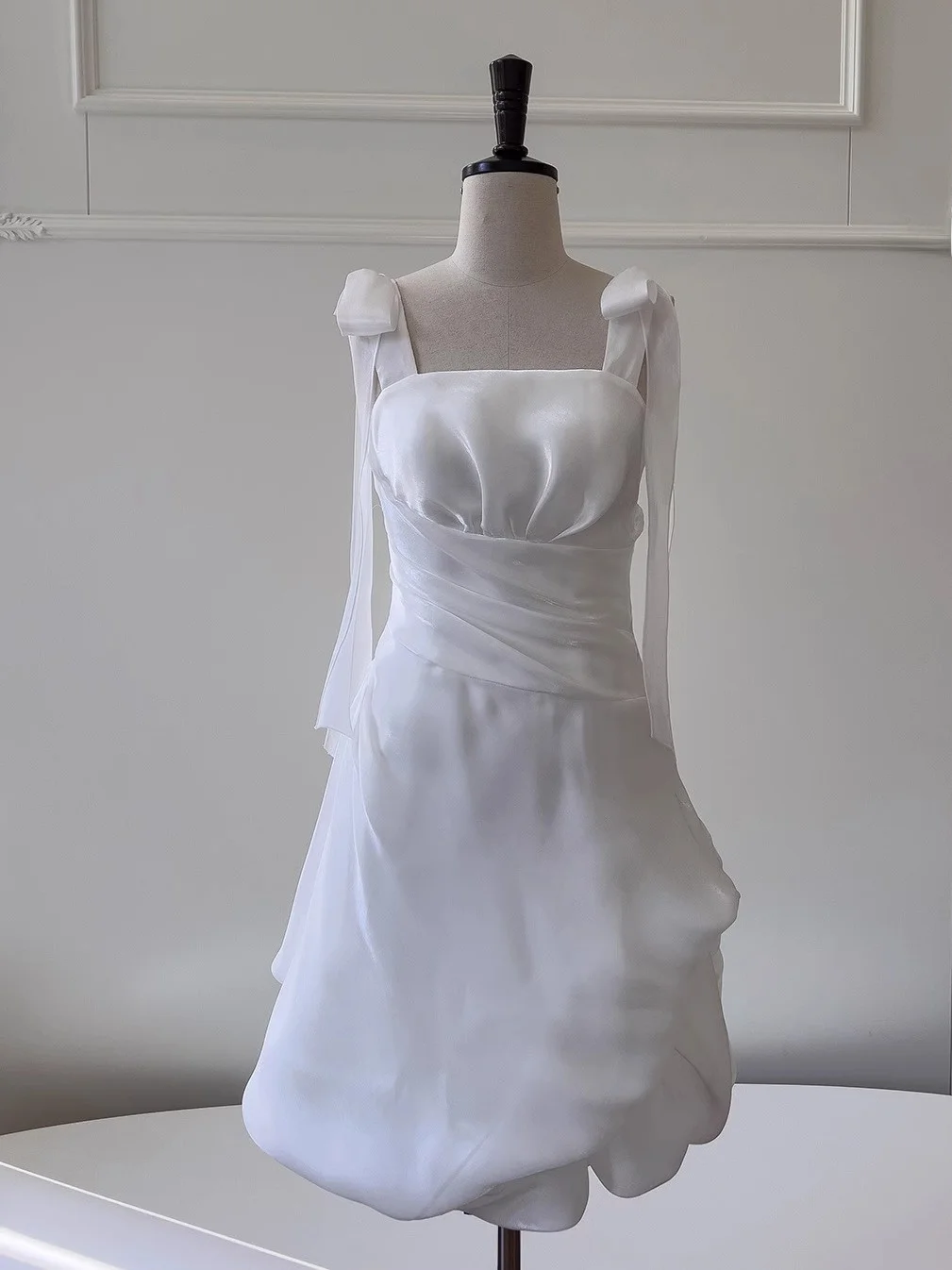 Primavera nuevo Sle Aaan corte Retro blanco een vestido de tela de cristal de cintura alta con cinturón Dr de capullo de flor de satén fluido para mujer