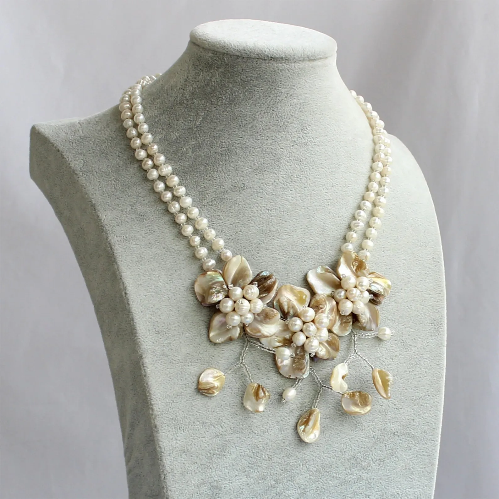 Women's Three Flower  Baroque Shell Necklace