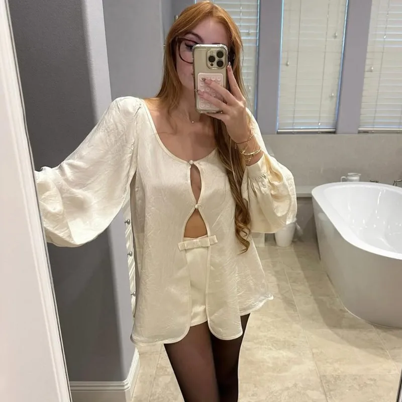 Set Celana Pendek Satin Wanita Ticketsx, Atasan Longgar Berlubang Kancing Modis dengan Celana Pendek Berpita, Set Celana Pendek Kasual untuk Liburan dan Streetwear Wanita