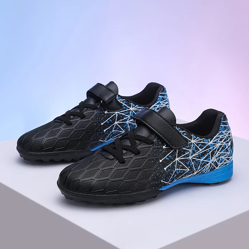 

A pair of children's four-season leather football shoes with studs, wear-resistant football shoes, sizes 29-39，WH-698-1