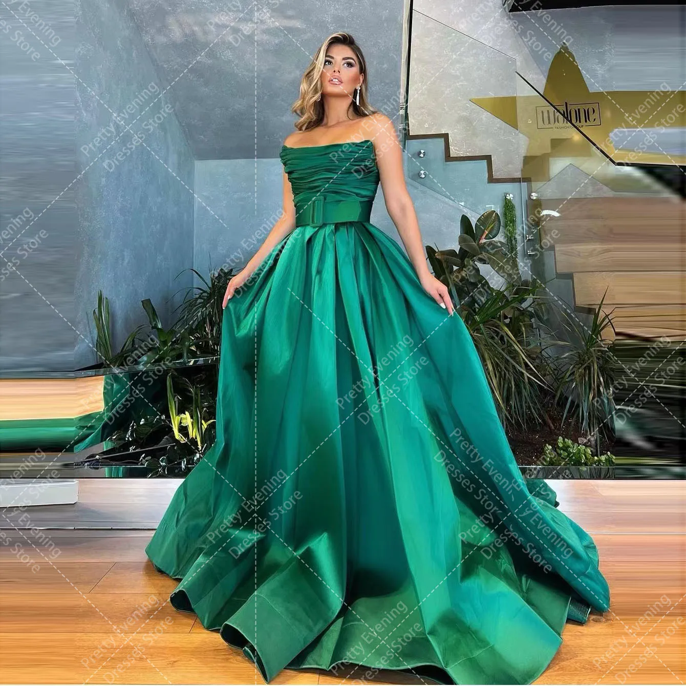 

Gorgeous Celebrity Evening Dresses A Line Woman's Sexy Strapless Elegant Satin Prom Gowns Formal Fashion Party Robes De Soirée