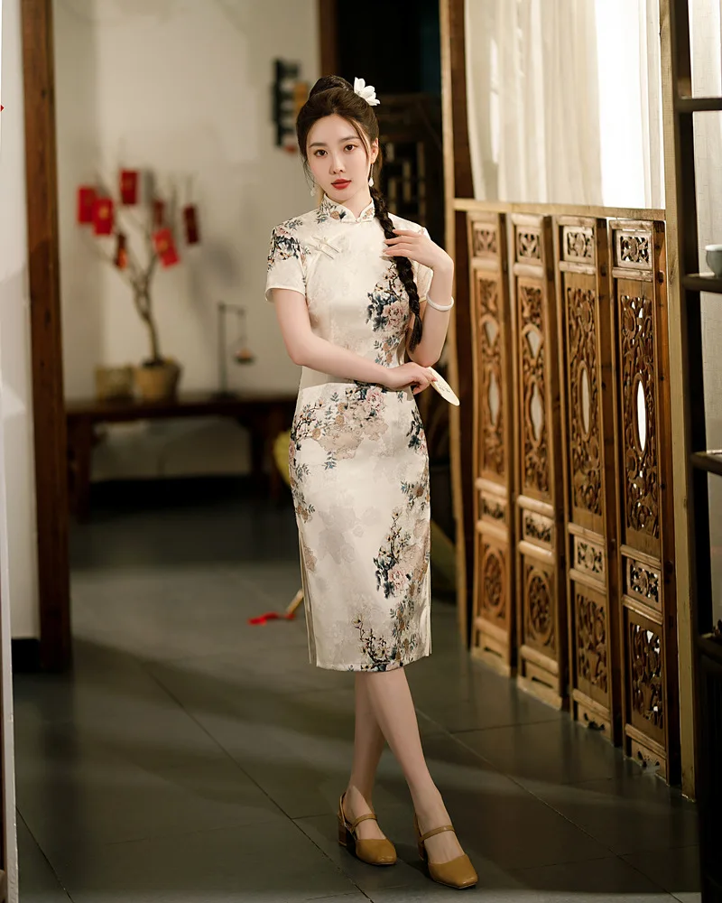 

Elegant Vintage Traditional Chinese Mandarin Collar Short Sleeve Qipao Printed Satin Knee-Length Cheongsam Dress