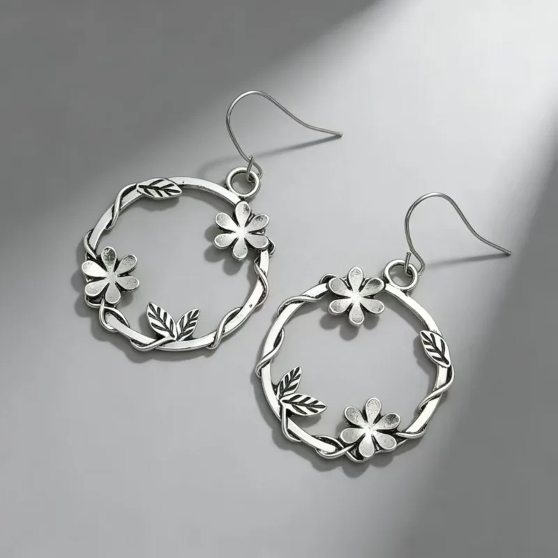 

Vintage round ring entwined with vines and flowers earrings, fashionable and elegant women's accessories
