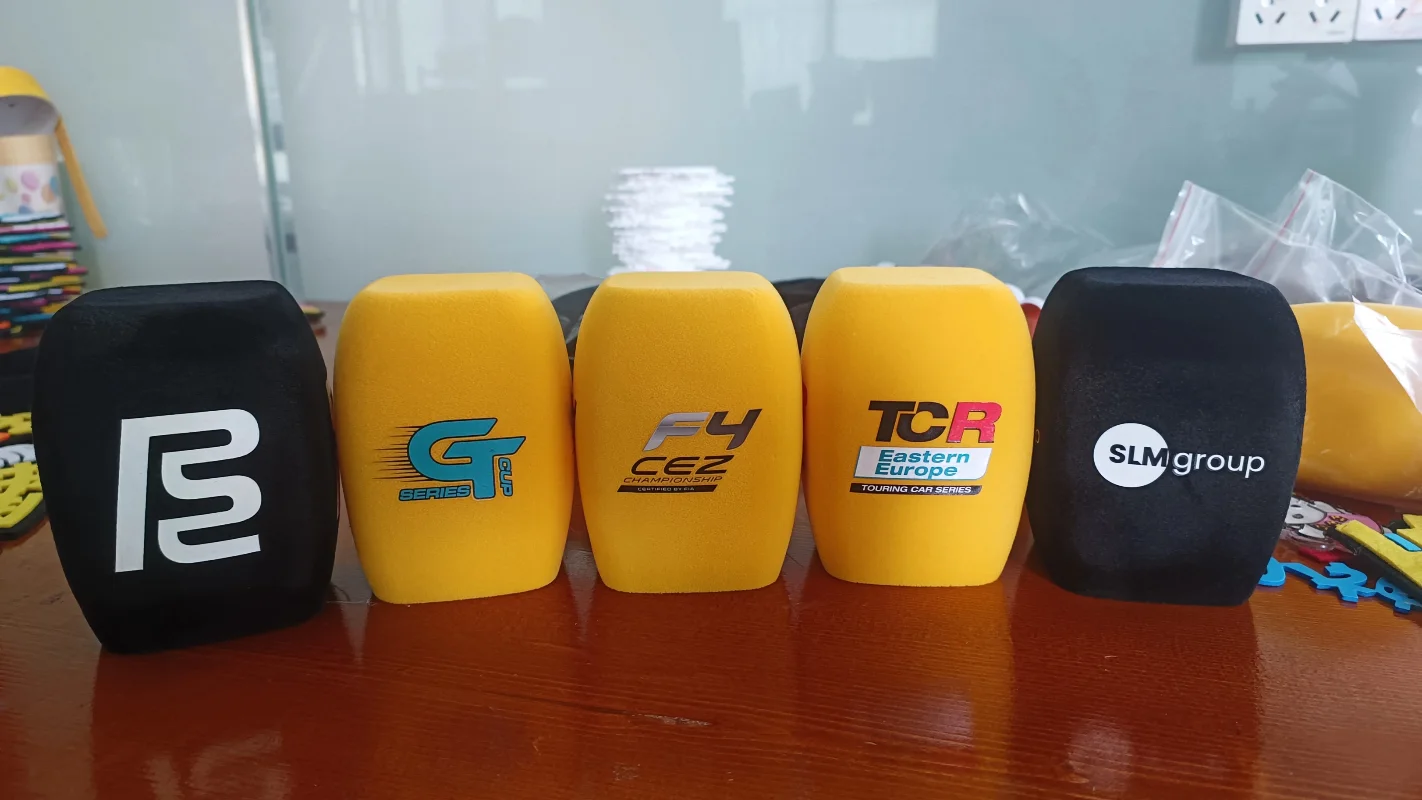 Microfono in schiuma quadrata stampato con logo personalizzato Spugna in schiuma floccata Logo fai-da-te Parabrezza Microfono video Parabrezza Stazioni TV Intervista