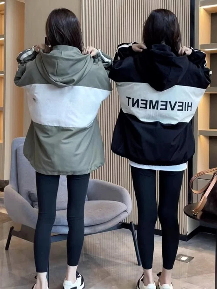 سترة عمل أمريكية مطبوعة للنساء مقاس صغير موديل جديد للخريف المبكر بغطاء للرأس فضفاضة للتنقل اليومي مقاومة للرياح