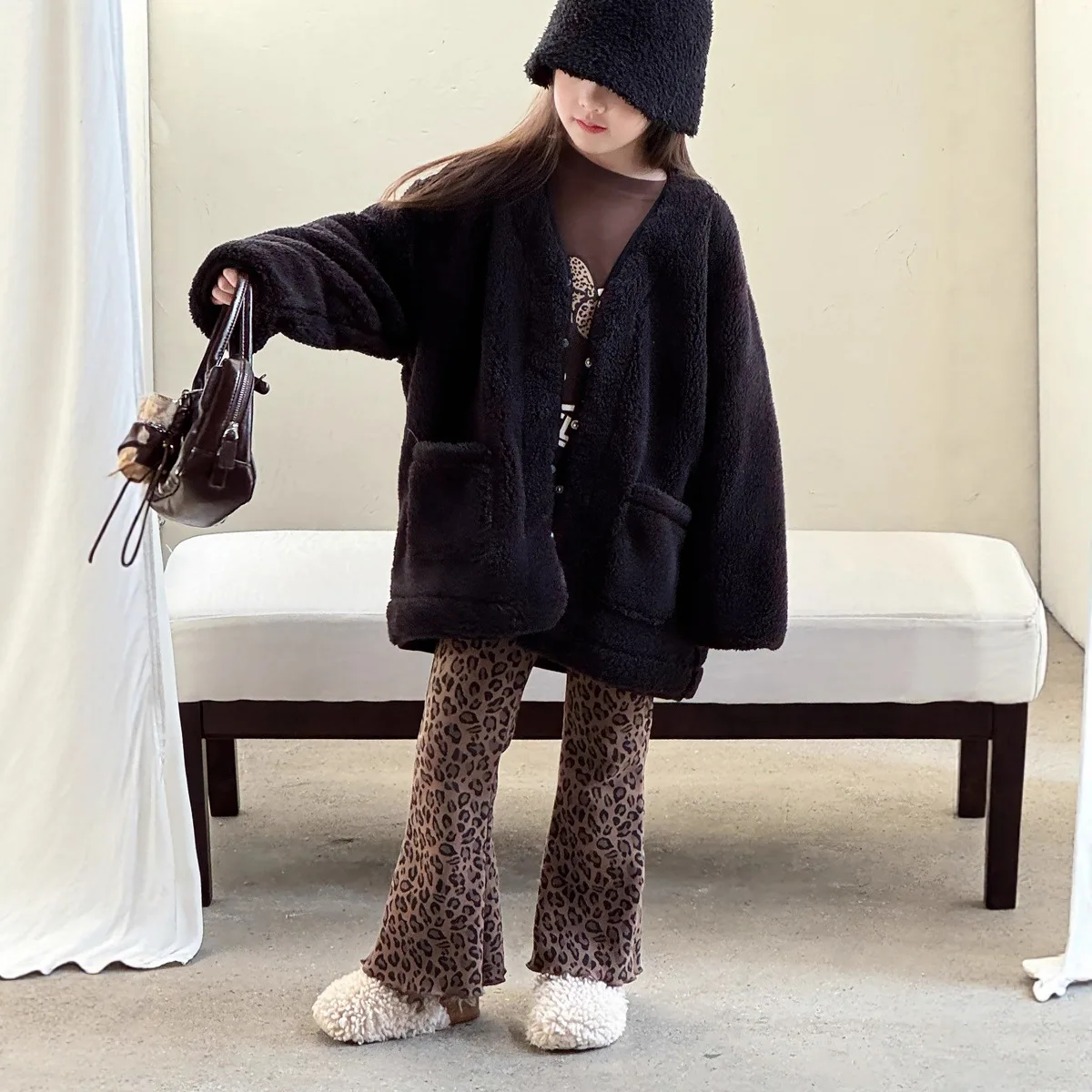 

Winter Children Girl Fur Coat Faux Fur Toddler Babys Girl Mid-length Jacket V-collar Plus Velvet Warm Infant Kid Girl Outerwears