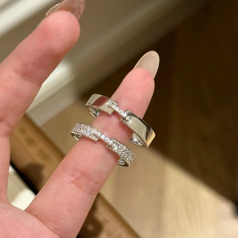 Vintage leichte Luxus High-End minimalistische eingelegte Volldiamantringe für Frauen exquisiter Modering Paare Bankettschmuck