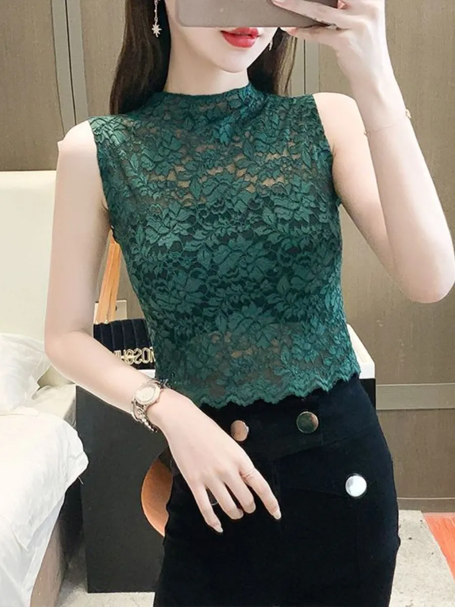 camisa-feminina-versatil-estilo-coreano-com-renda-gola-alta-sem-mangas-detalhe-floral-e-bolso-falso-quadrado