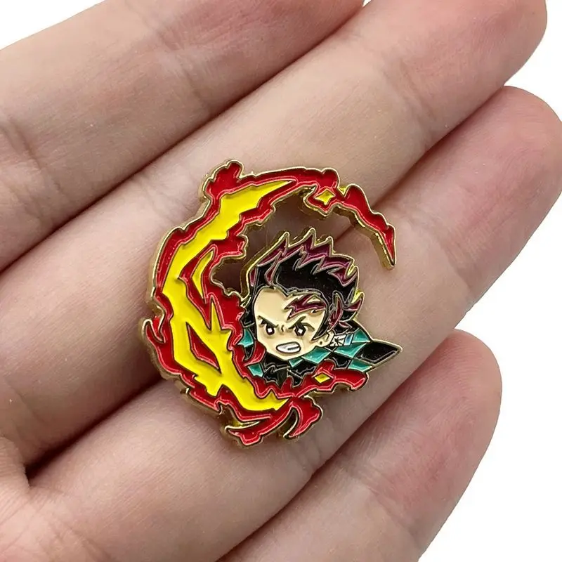 Broche périphérique Demon Slayer Kamado Tanjirou, dessin animé créatif, figurine exquise, décoration d'animation, cadeau de vacances, livraison rapide