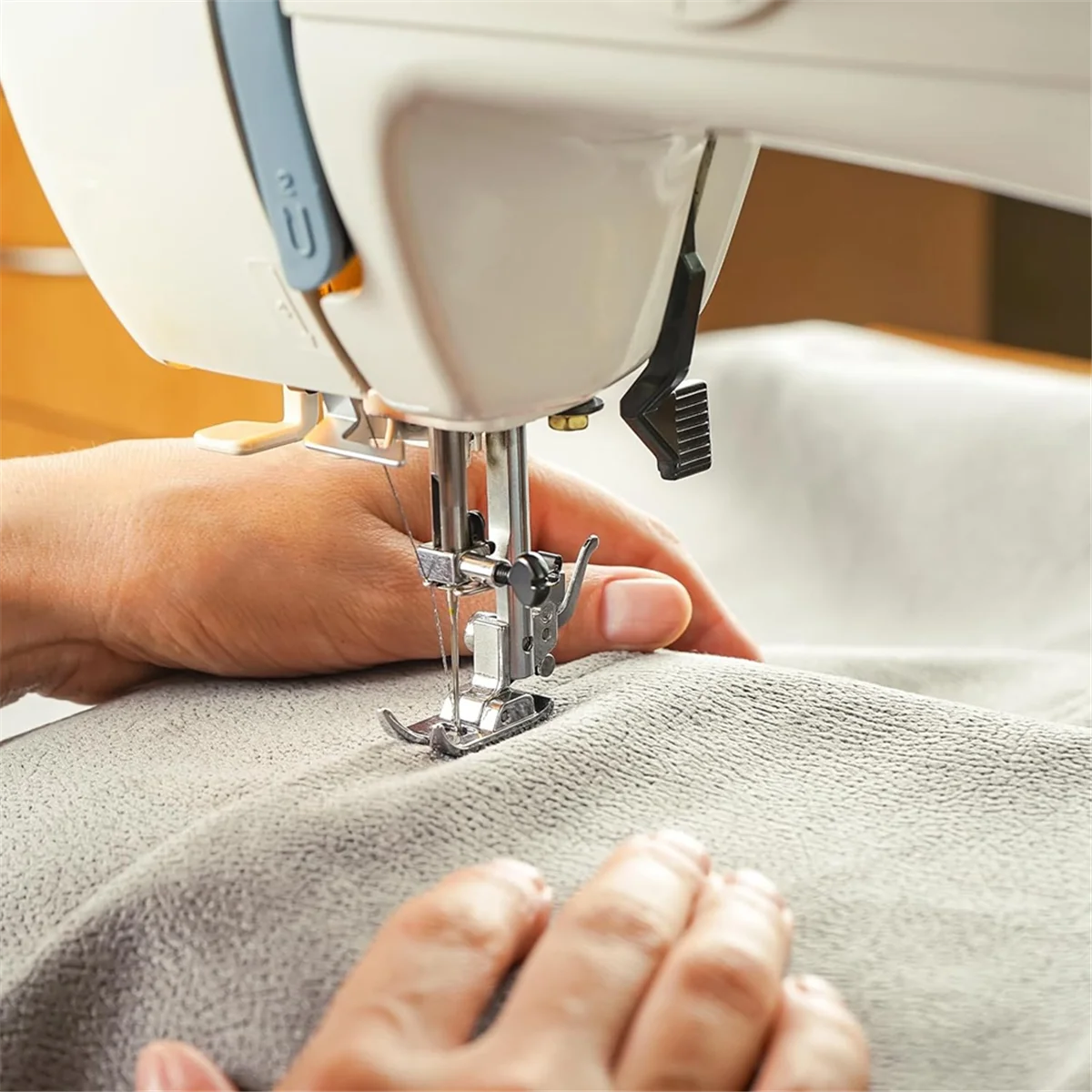 

100 шт., иглы для швейных машин, универсальные размеры, сверхмощные иглы для швейных машин для вышивания кожаных джинсов (110/18), хит продаж