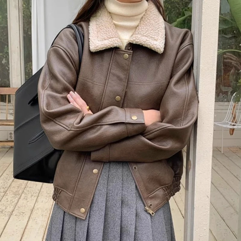 เสื้อโค้ทหนัง PU สไตล์เรโทรชิคสำหรับผู้หญิง แขนยาว ปกเสื้อแบบลาペル ทรงหลวม สไตล์นักขี่มอเตอร์ไซค์ อุ่นสบาย เหมาะสำหรับใส่เป็นเสื้อนอกในฤดูใบไม้ร่วงและฤดูหนาว