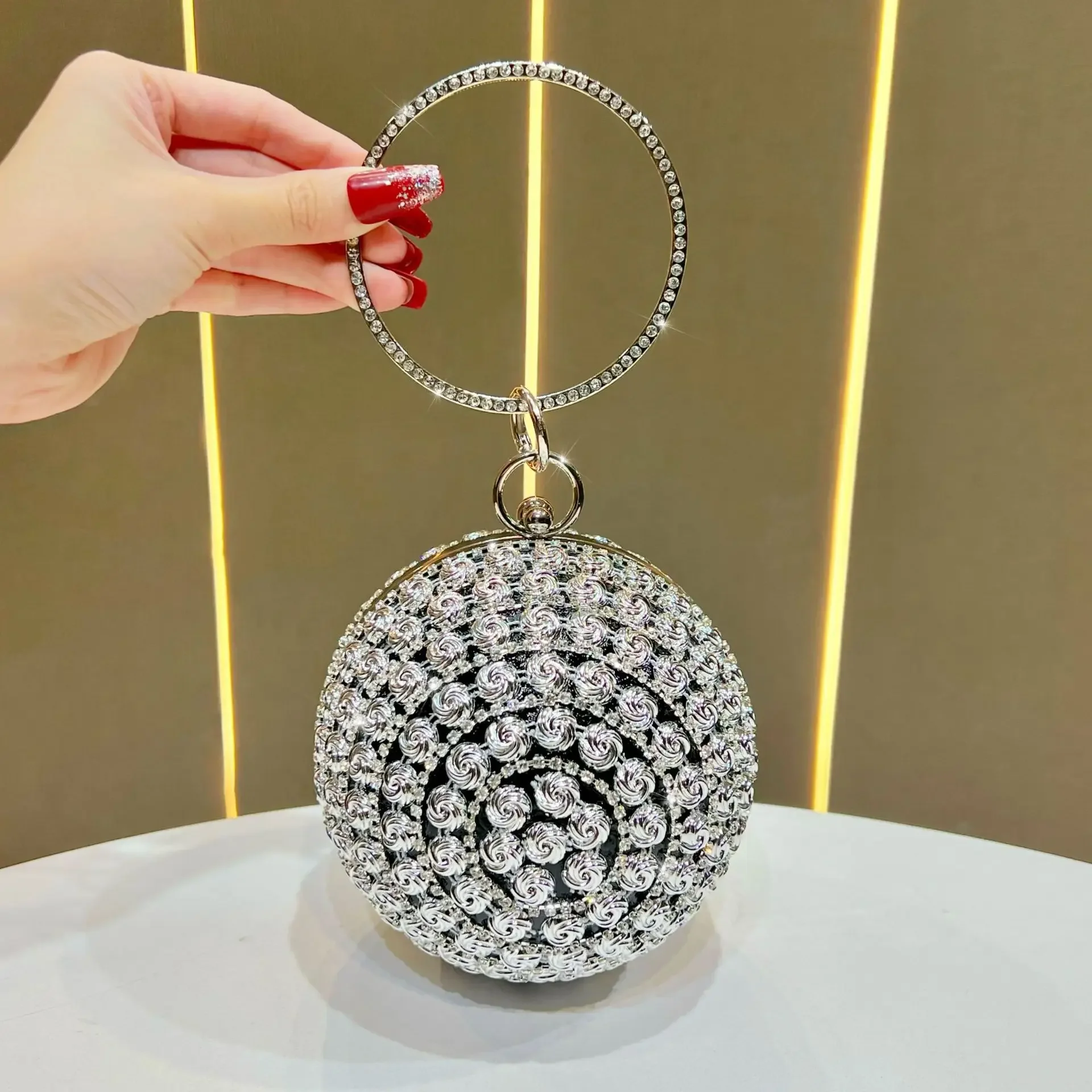 Women's Evening Bag Pearl Rhinestone Dinner Bag Spherical Tassel Banquet Fashion Handbag for Party Wedding Cocktail Party 3