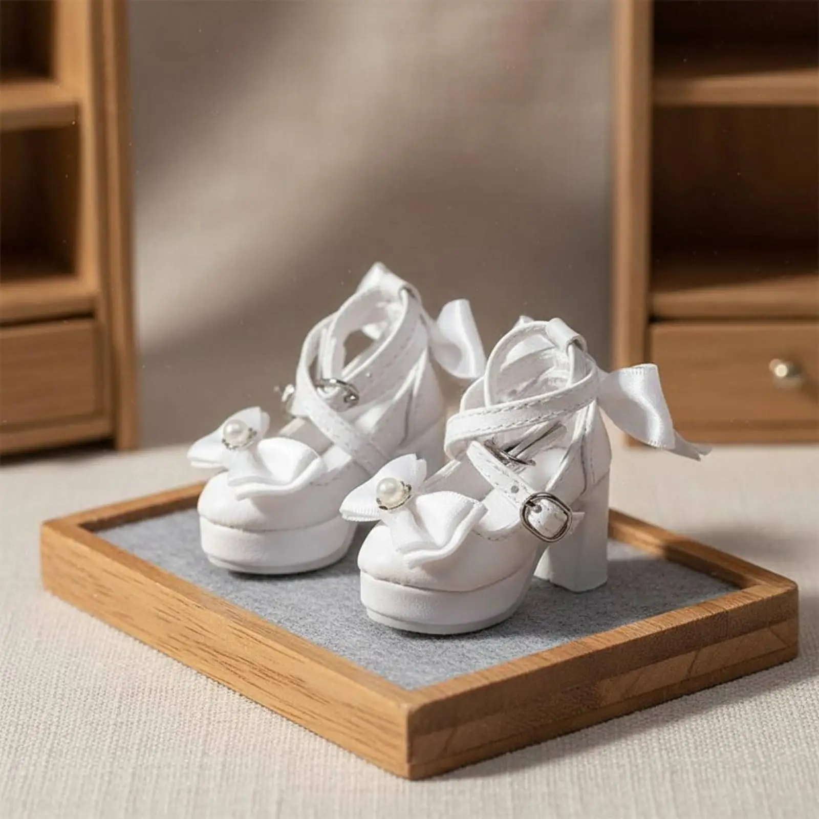 Cute Doll Footwear Elevated Heels with Pearl Charm Details for 1/4 Resin BJD Dolls Perfect for Photo Props