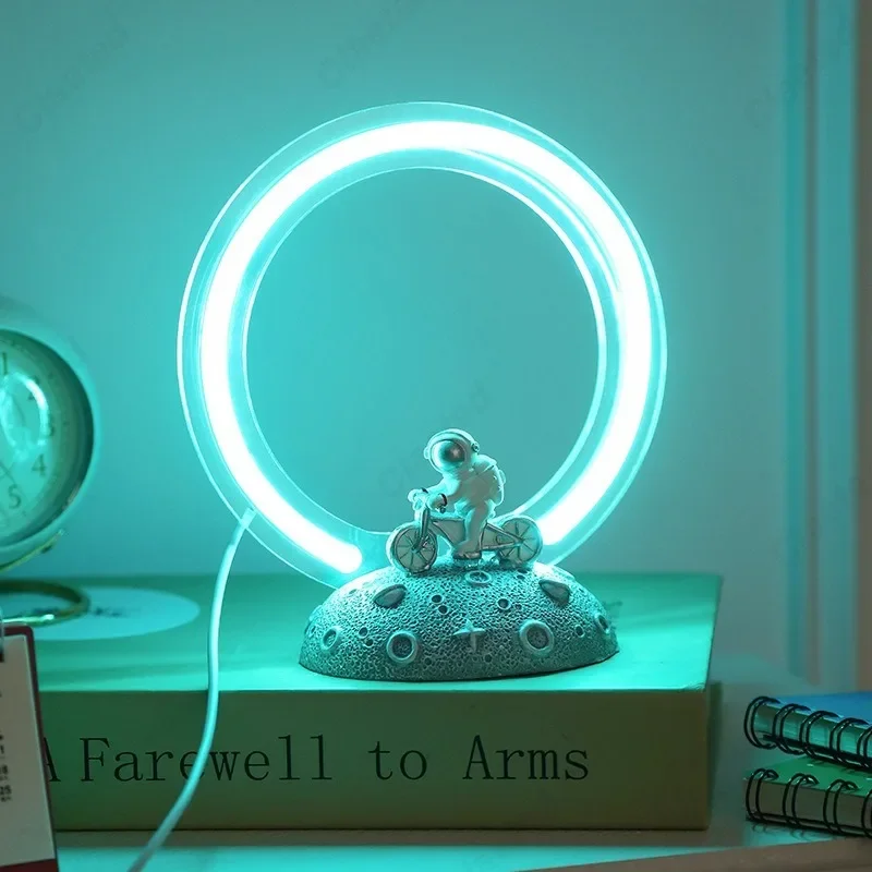 Creative LED Astronaut Night Light Student Gift Cartoon Desk Lamp Indoor Bedroom Atmosphere Decoration Desktop Lighting Fixtures