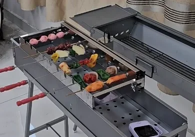 Ширина 16-28 см. Автоматическая откидная полка для барбекю. Регулируемая ширина. Шампур 5 В. Может быть подключен к Power Bank переменного и постоянного тока 50 см.