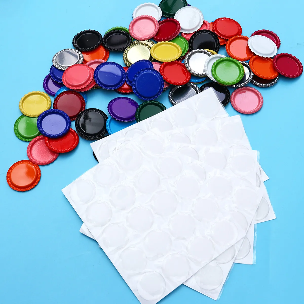 200Pcs Beer Caps Bottle Stickers DIY Craft Kit Epoxy Resin Patches Flattened Painted Caps Clear Round Stickers Pendant