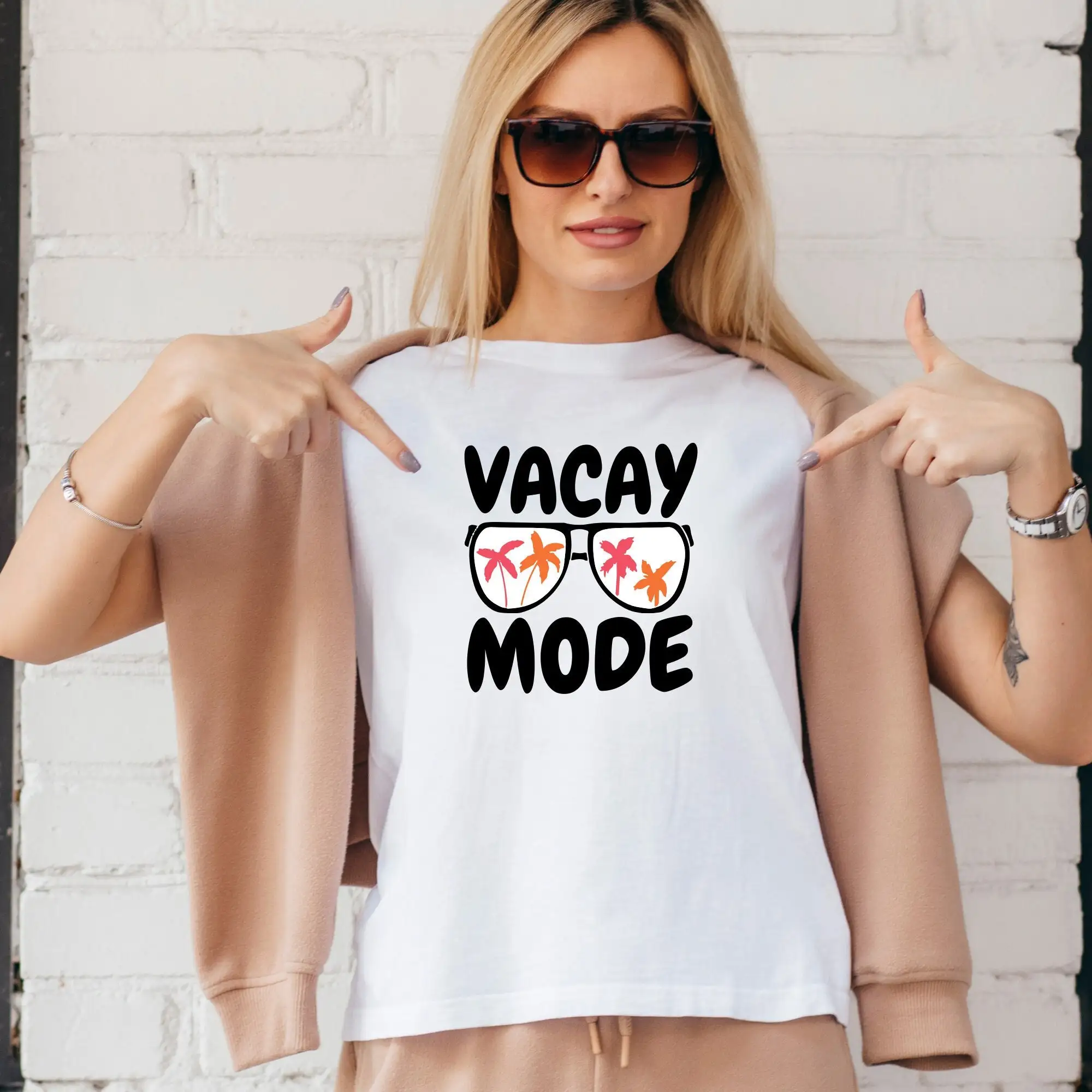 

Vacay Modes Солнцезащитные очки Футболка Пляж для пикника на летние женские каникулы