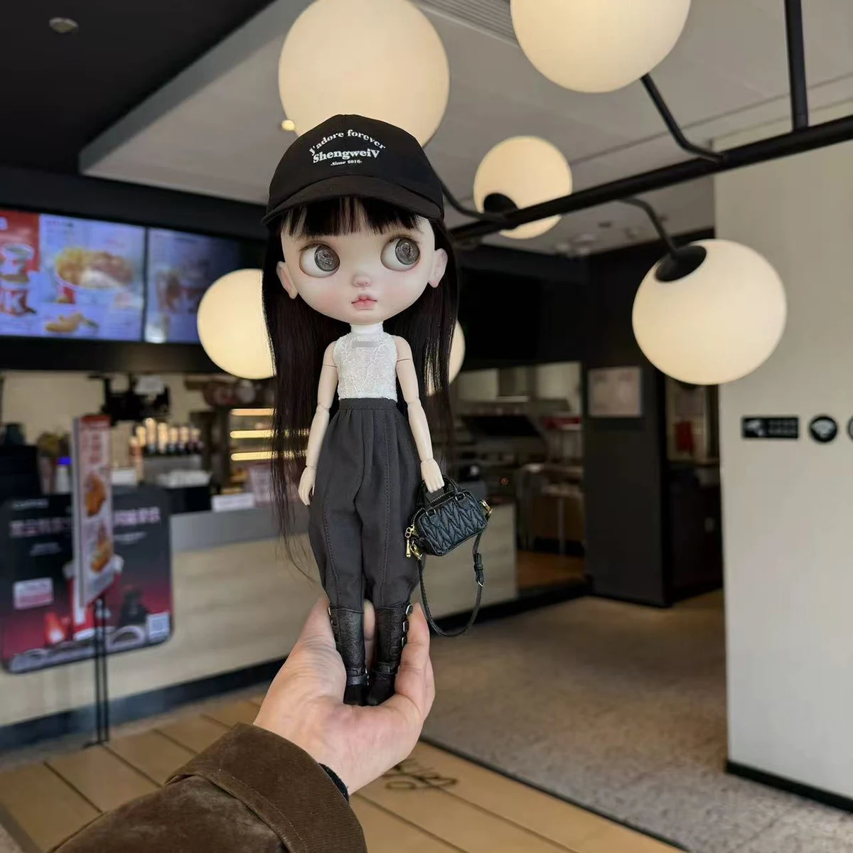 

Модный кружевной топ + серые укороченные брюки для кукол Blyth 1/6, одежда для кукол с 19 точками артикуляции, для кукол OB24 Azone.