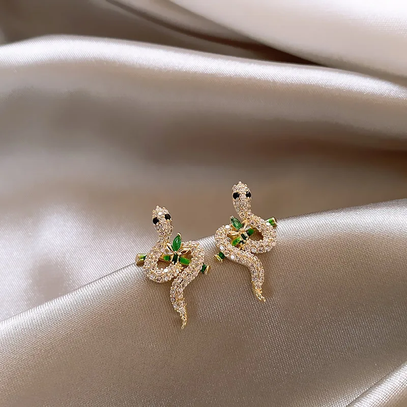 Cute Rhinestone Golden Color Snake Bamboo Leaf Earrings For Women Exquisite Lovely Animal Earrings Party Jewelry New Year Gifts