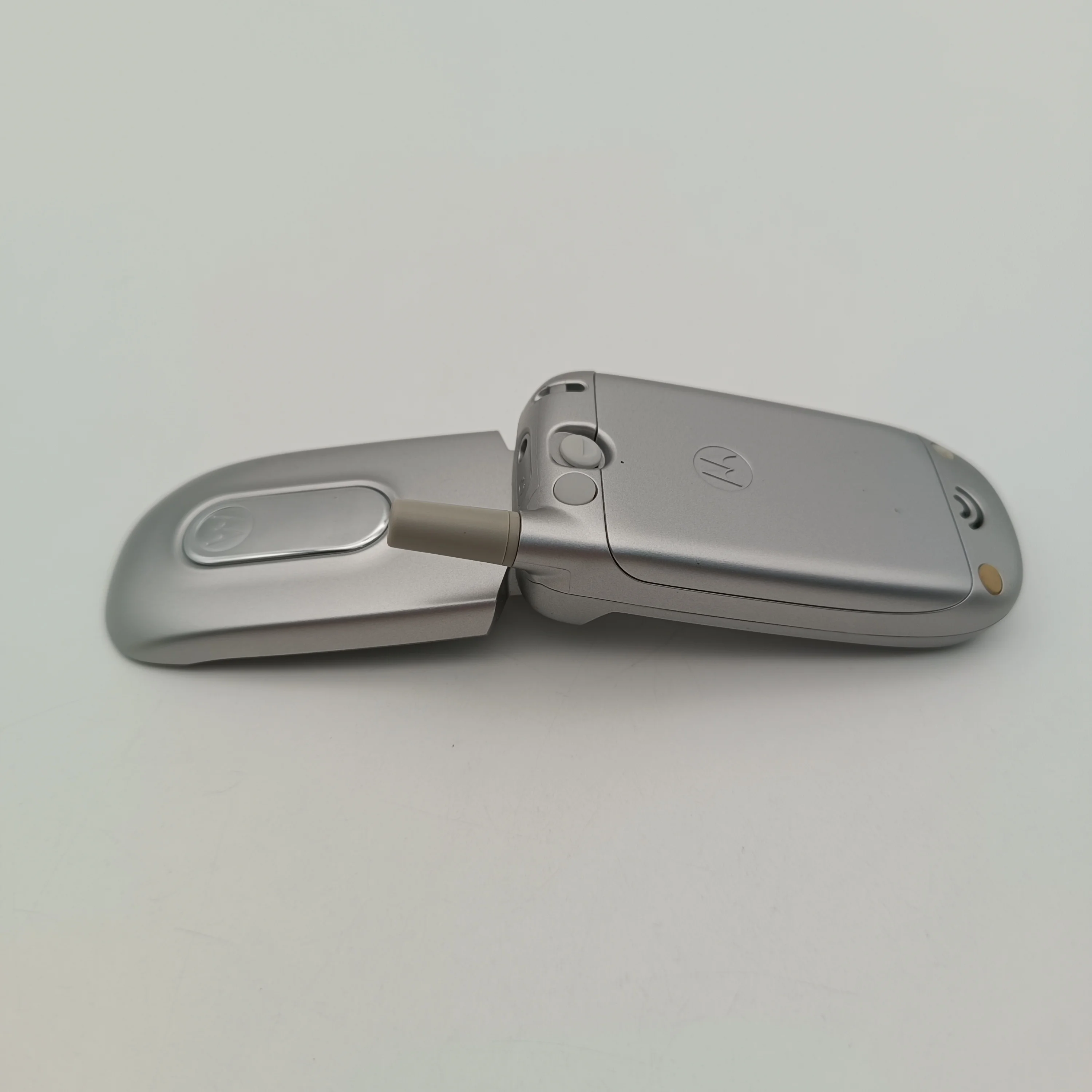 هاتف محمول أصلي مستعمل Motorola V171 غير مقفول 2G بقدرة 920 مللي أمبير في الساعة هواتف ذكية بحالة جيدة #5