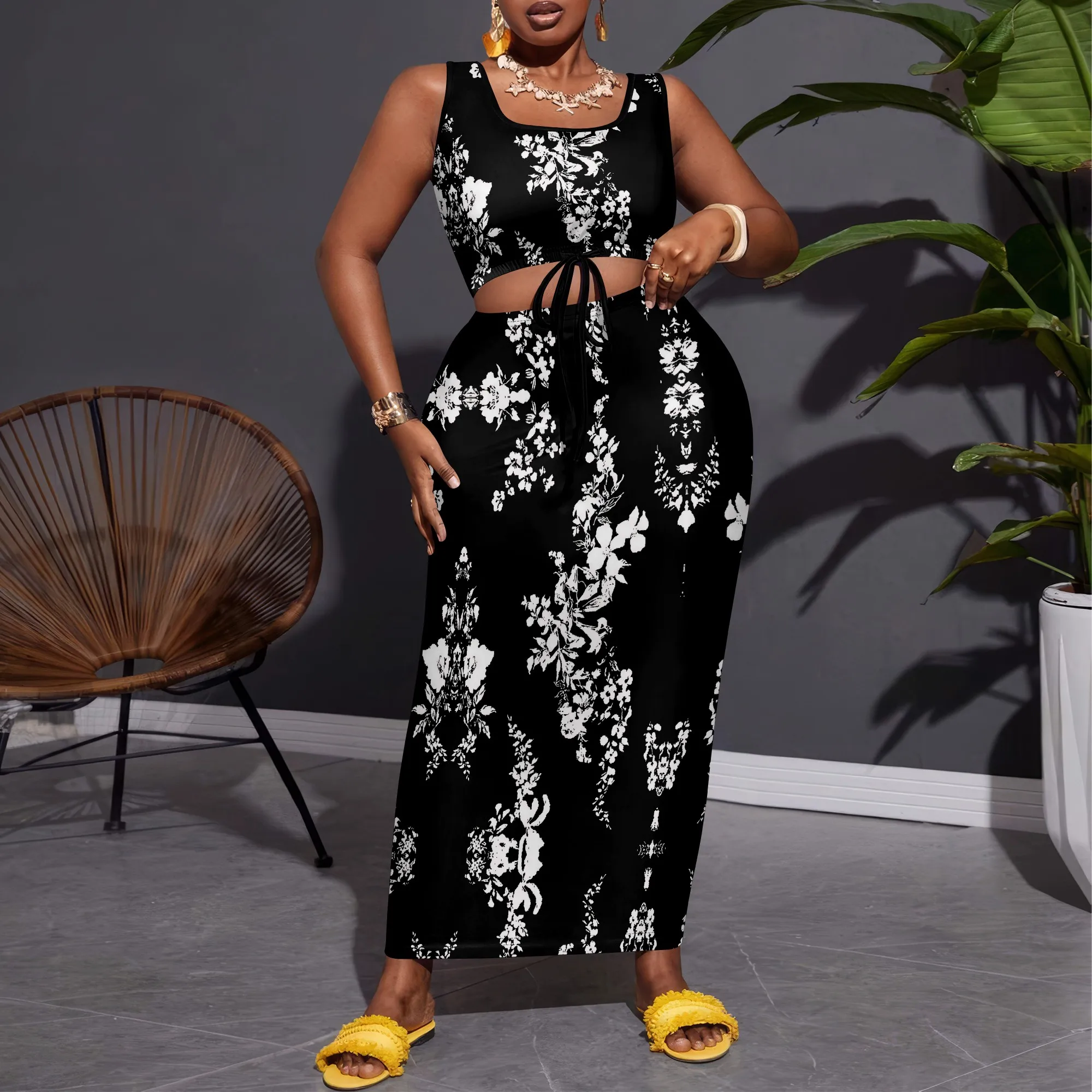 

SheFirstStyle Black & White Floral Print Crop Top and Maxi Skirt Set for Women