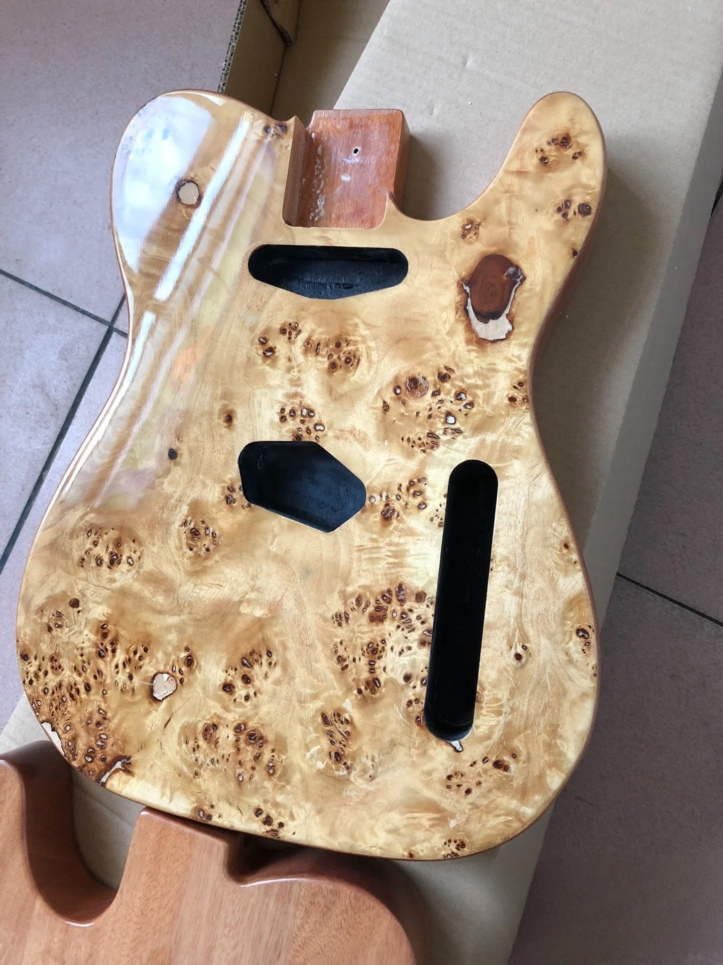 New  electric guitar body and peach blossom core body in stock