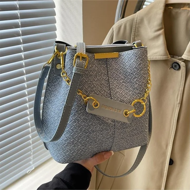 Borsa Versatile Casual semplice in stile coreano per le donne borsa a secchiello tessuta di nuova moda borsa a tracolla popolare di nicchia di