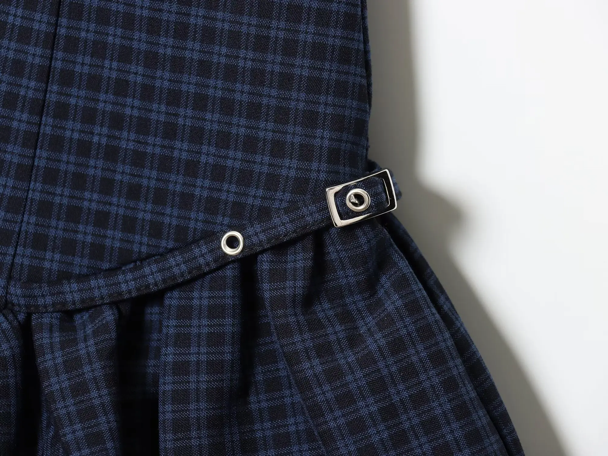 Novo vestido feminino azul marinho xadrez sem mangas em camadas mini vestido sexy e elegante