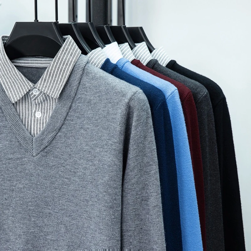​ ​ เสื้อสเวตเตอร์คอปกถักสำหรับผู้ชาย - สีฟ้าอ่อน (6 สี) ดีไซน์สองชั้นแบบหลอกตา สไตล์ลำลองสำหรับธุรกิจ ​   ยืดหยุ่น สวมใส่สบาย