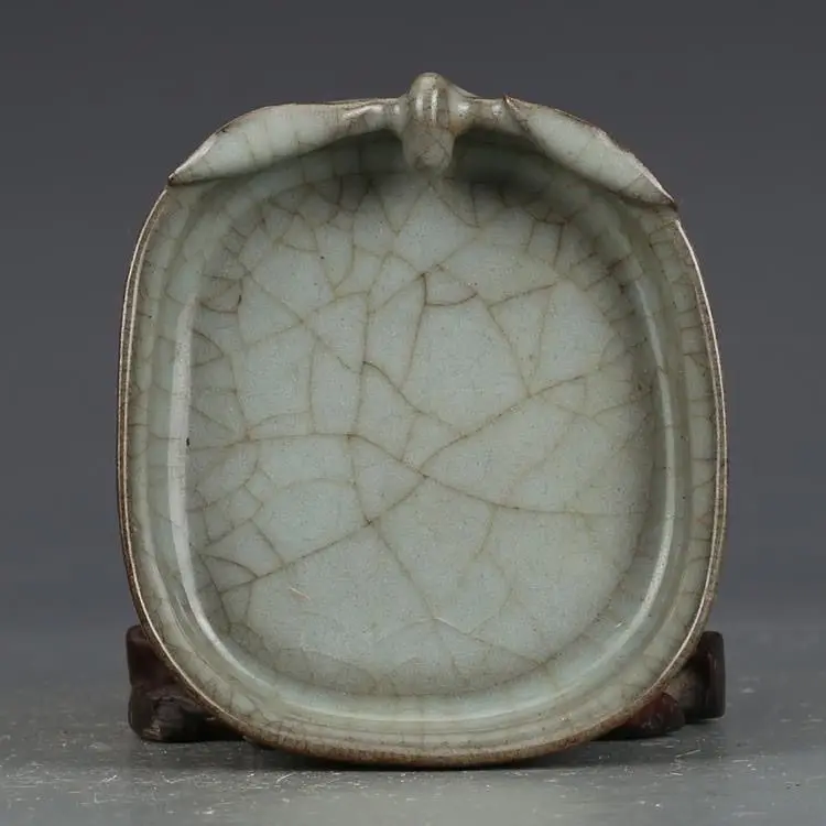 Guan Kiln Pale Celadon Crackle Glaze Peach Handle Shallow Brush Washer Chinese Antique Ceramic Calligraphy Desk Decor Plate