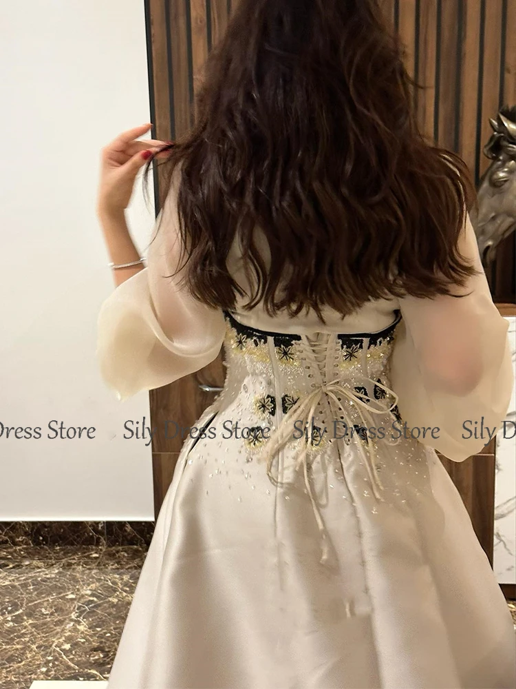 ซาอุดีอาระเบียชุดสําหรับโอกาสพิเศษซาติน A-Line ชุดชื่อเสียงแชมเปญ V คอลูกปัดจีบกระเป๋า LACE-up พรหมชุด