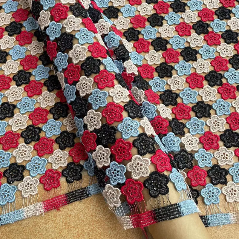 新しい秋のカラフルな水溶性レース生地、重厚な刺繍の小花柄ドレス生地、ハーフスカート生地、ヨーロッパスタイル