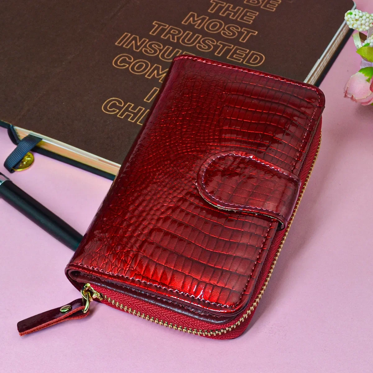 women's-short-leather-wallet-crocodile-pattern-credit-card-slot-bank-card-wallet-genuine-leather-zipper-coin-purse